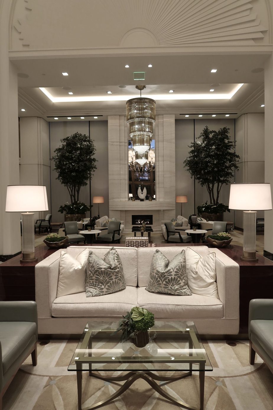 Waldorf Astoria Beverly Hills Lobby - amy en voyage
